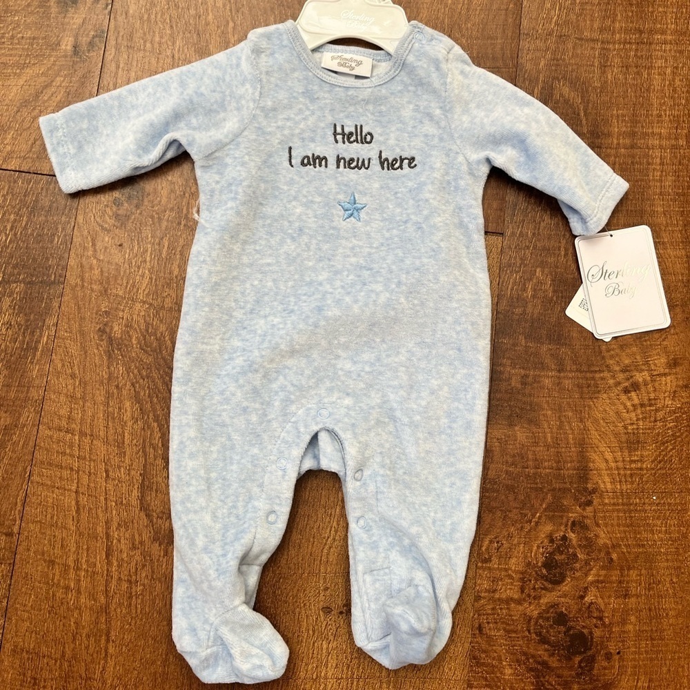 Nwt sterling baby “hello, I’m new here” footsie one piece newborn